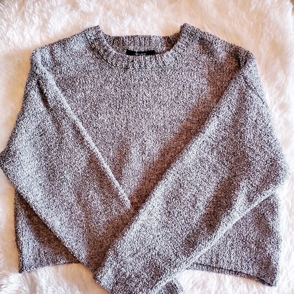 Women's Gray long sleeves sweater ,medium, crop
